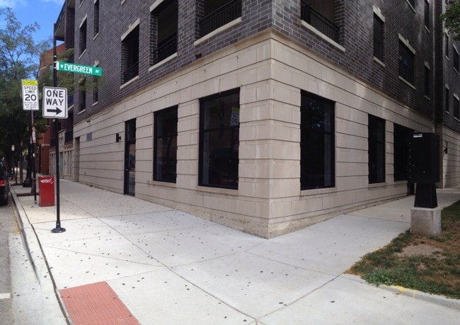 Building Photo - 340 W Evergreen Ave