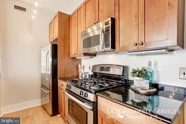 Building Photo - 809 6th St NW