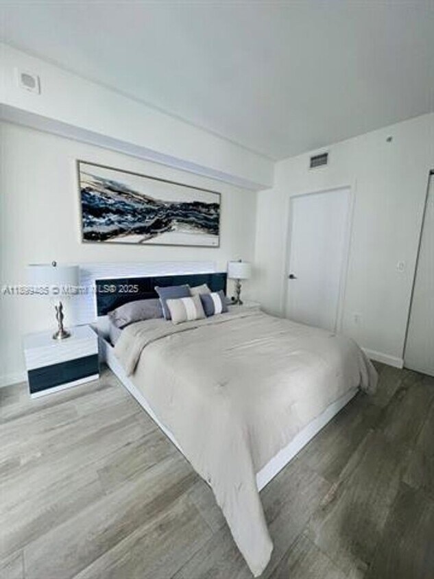 Foto principal - 55 SW 9th St