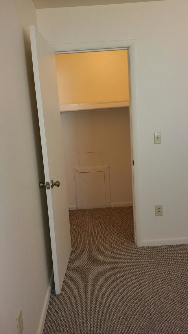 Building Photo - 3450 Triangle Dr