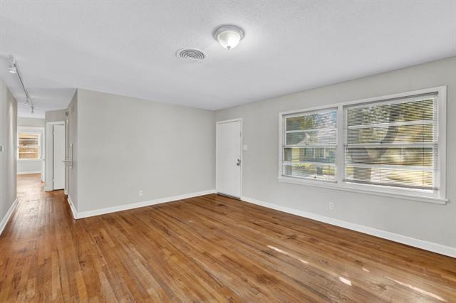 Foto del edificio - 6833 Norma St