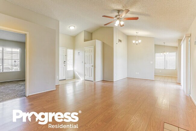 Foto del edificio - 4414 E Douglas Ave