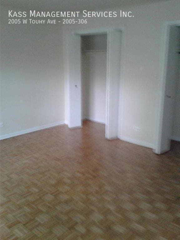 Building Photo - 2005 W Touhy Ave