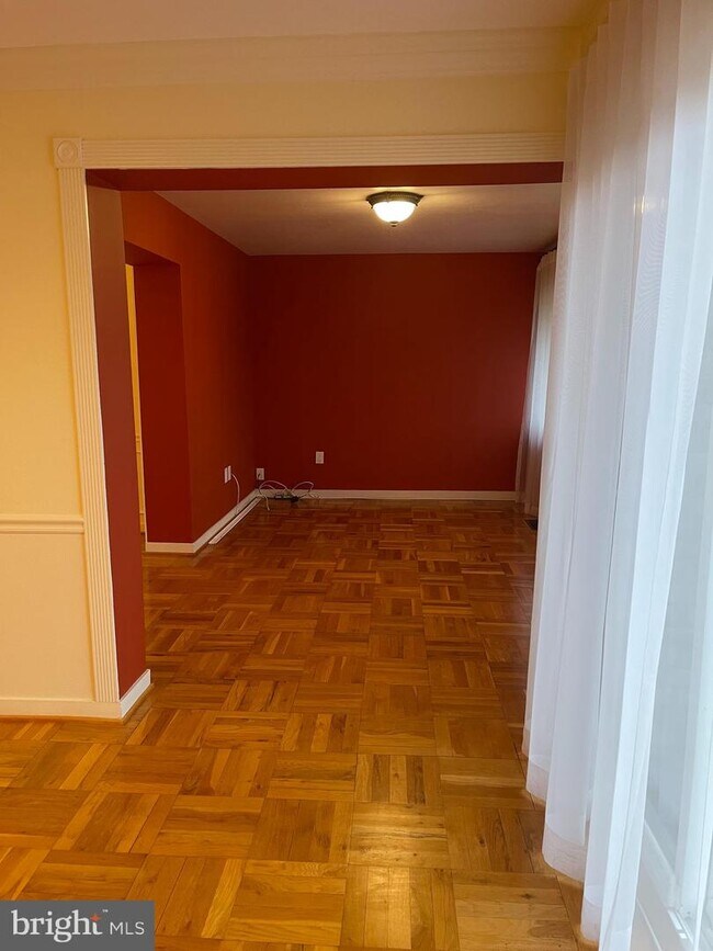 Building Photo - 33 Stonehenge Cir