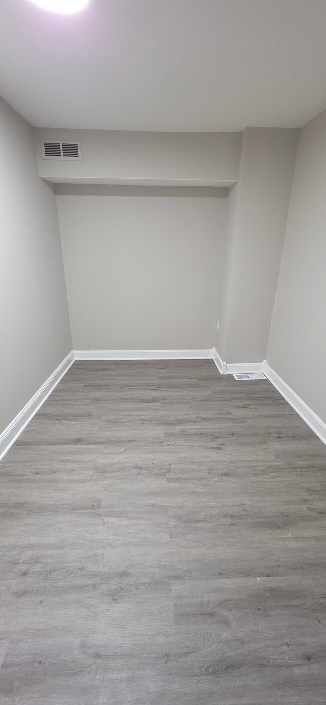 Building Photo - 116 N Port St