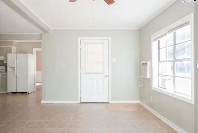 Building Photo - 104 Bingham Ave