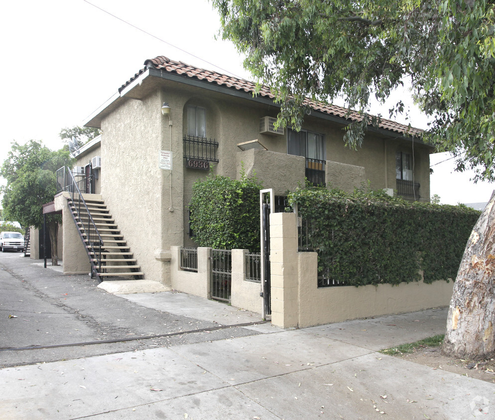 Primary Photo - 6936 Morella Ave