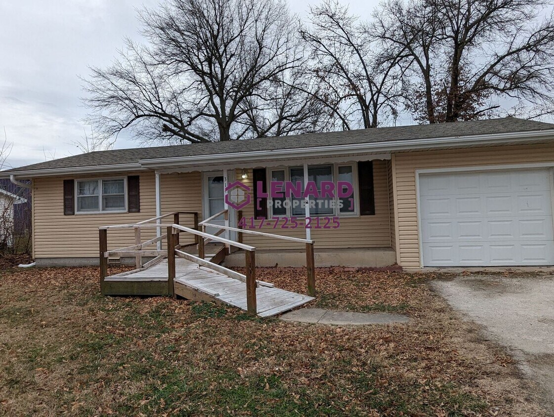 314 W Colgate St, Bolivar, MO 65613 House Rental in Bolivar, MO