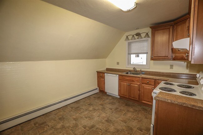 Building Photo - 1776 Hooksett Rd