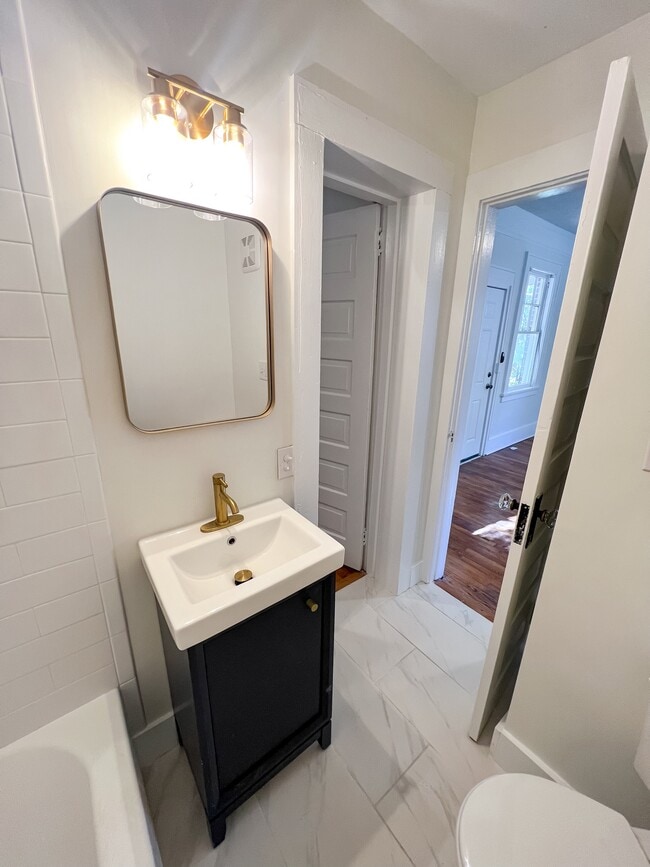 Foto del edificio - 2414 Central Ave