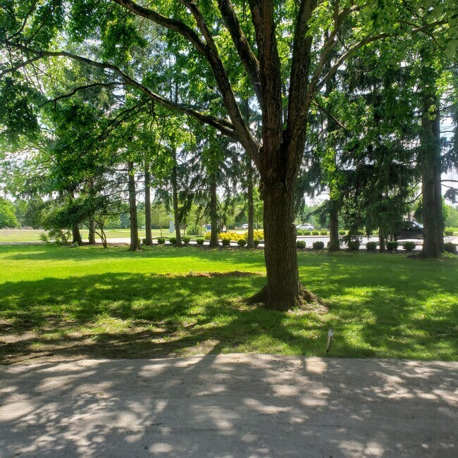 Foto del edificio - 6301 Wilcox Rd