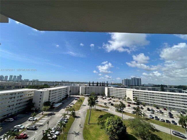 Foto del edificio - 18031 Biscayne Blvd