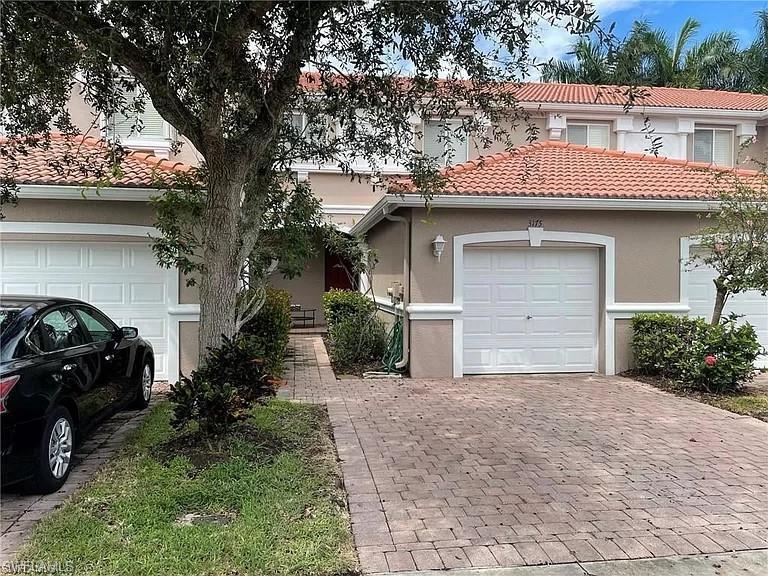 Primary Photo - 3175 Antica St
