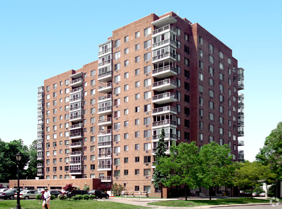 View from the northeast - Parkway Condominiums