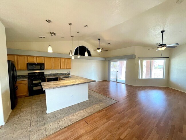 Foto del edificio - Cute 3 Bedroom Desert Lakes Golf Course Co...