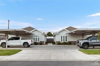 Building Photo - 400 S Retama Ln