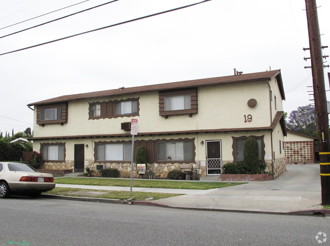 Building Photo - 19 S Marengo Ave