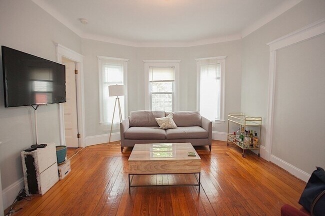 Building Photo - 50 Holyoke Rd