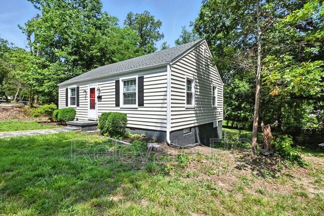 Building Photo - 1600 Glenside Dr