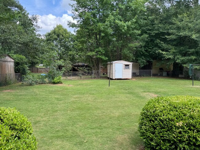 Building Photo - Great location in Auburn!