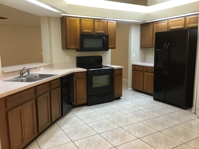 Building Photo - 1773 Chandelier Cir E