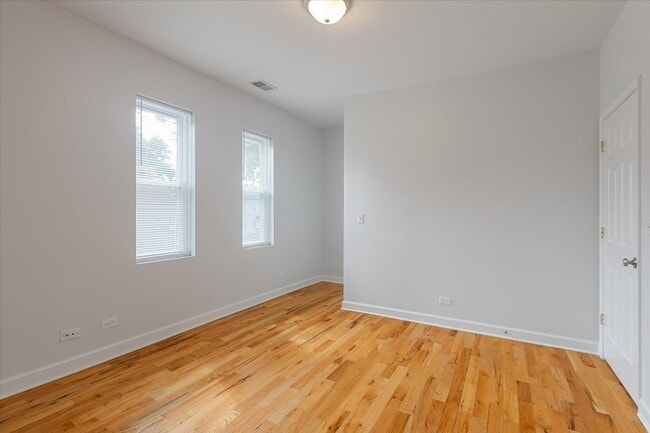 Foto del edificio - 1234 W 49th Pl