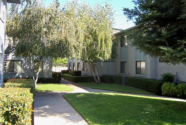 Building Photo - Birchwood Gardens