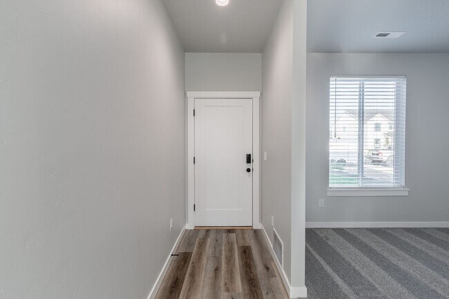 Building Photo - BRAND NEW 4 Bed 2.5 Bath Home