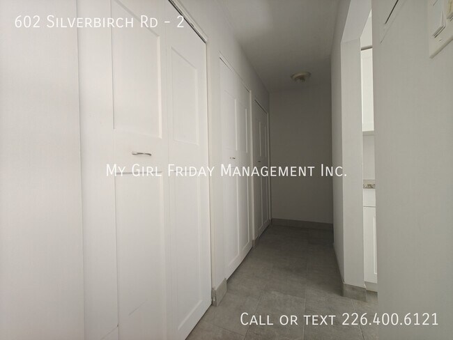 Photo du bâtiment - 602 Silverbirch Rd
