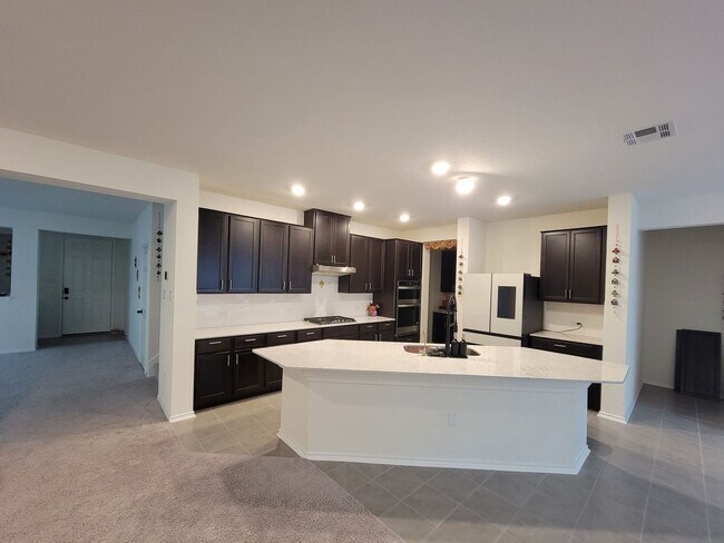 Foto del edificio - 5 Bedroom Single Family Home in Round Rock