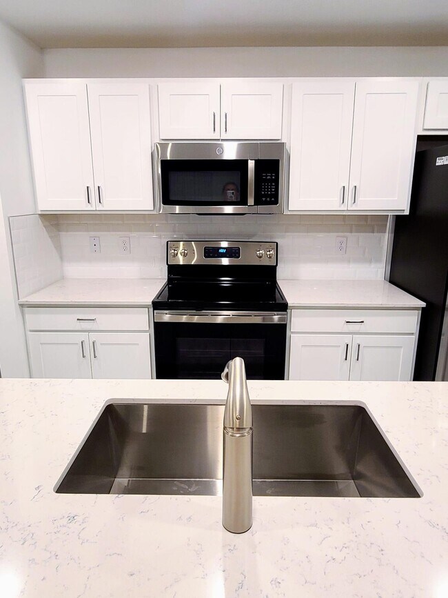 Foto del edificio - 6745 Broadwater Ln