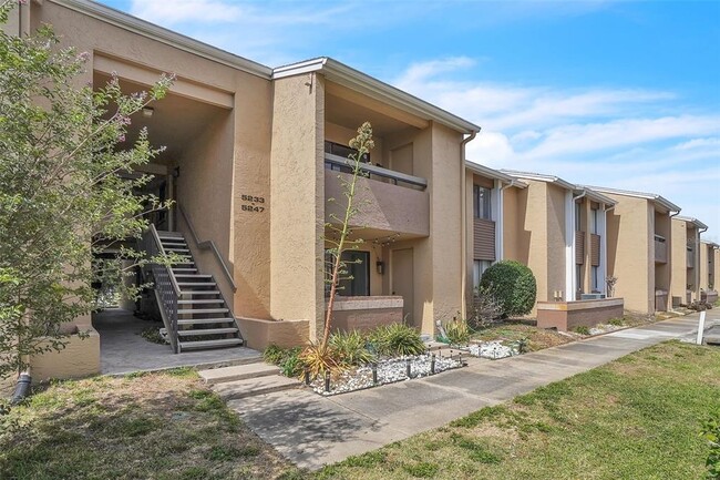 Foto del edificio - 5235 Vineland Rd