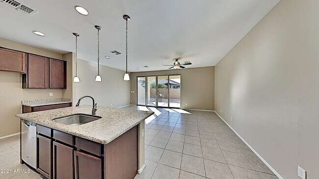 Foto del edificio - beautiful 3ba 2bth Laveen home