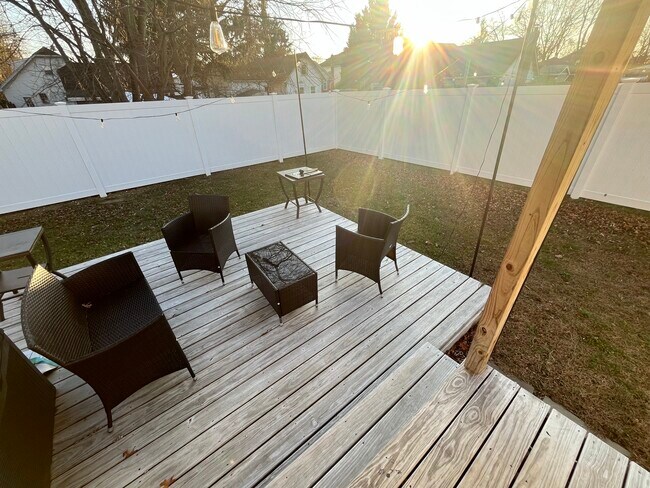 Terraza con muebles - 210 E Lakewood St