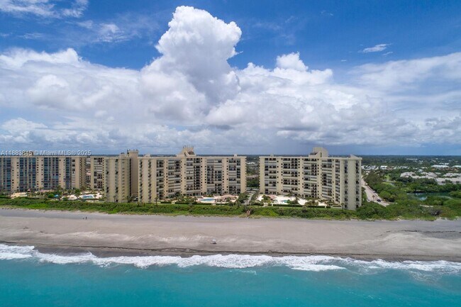 Foto del edificio - 200 Ocean Trail Way