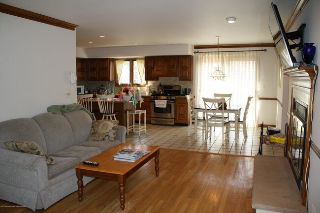 Building Photo - 21 Rumson Rd