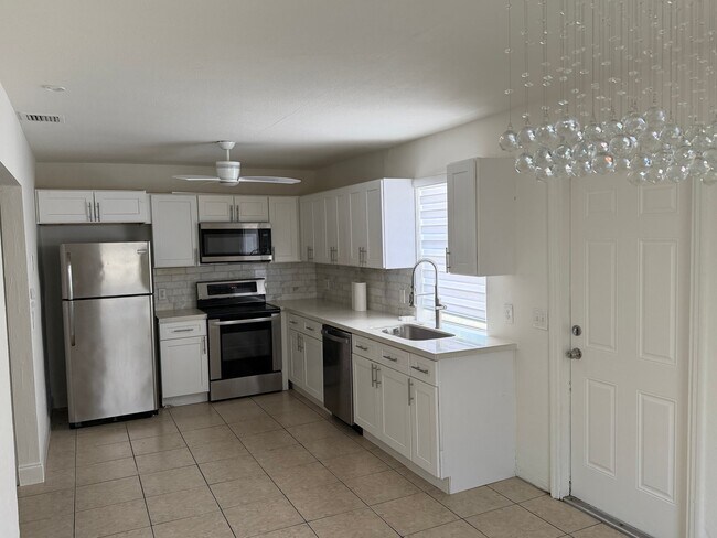 Foto del edificio - 713 SW 5th Ct