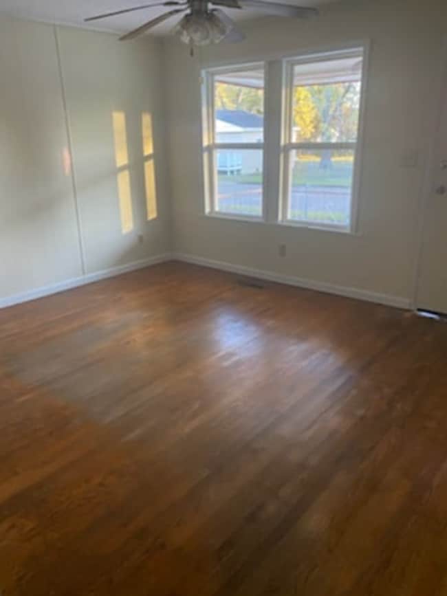 Building Photo - 3-Bedroom Home with Gated Backyard – Close...