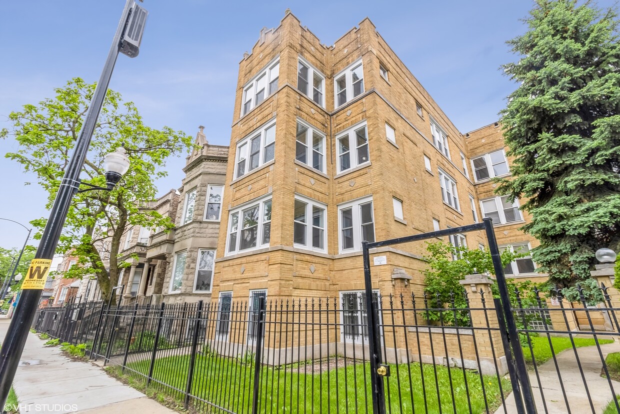 Foto principal - 1852 S Central Park Ave