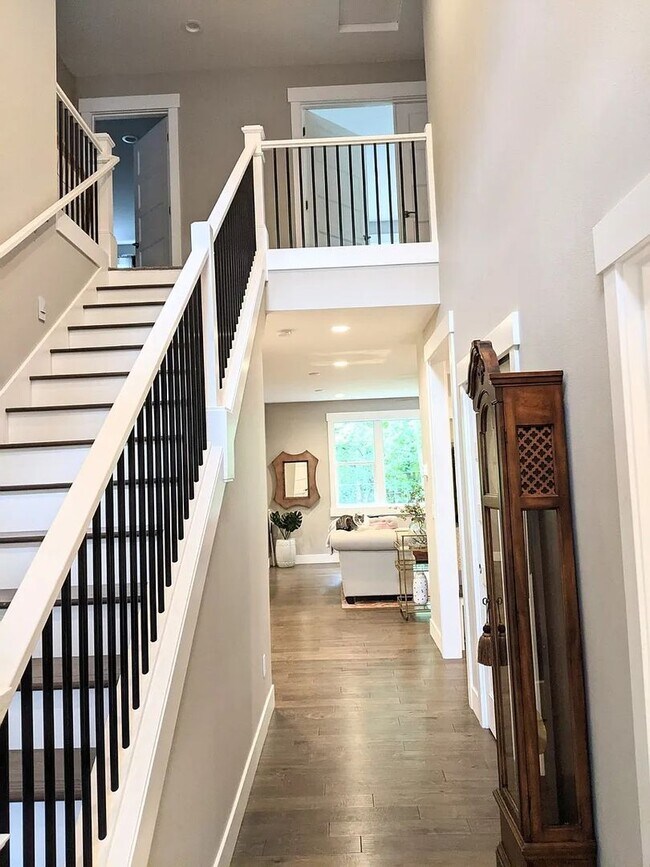 Foto del edificio - 5 Bed, 3 Bath Home in Geneva Neighborhood