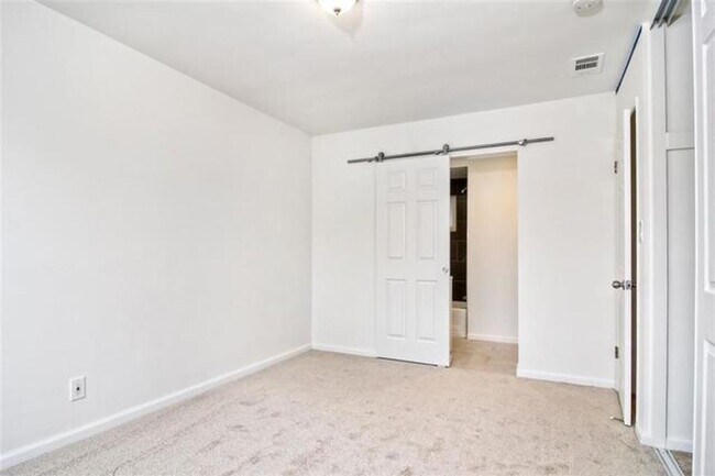 Foto del edificio - 6856 Newberry St