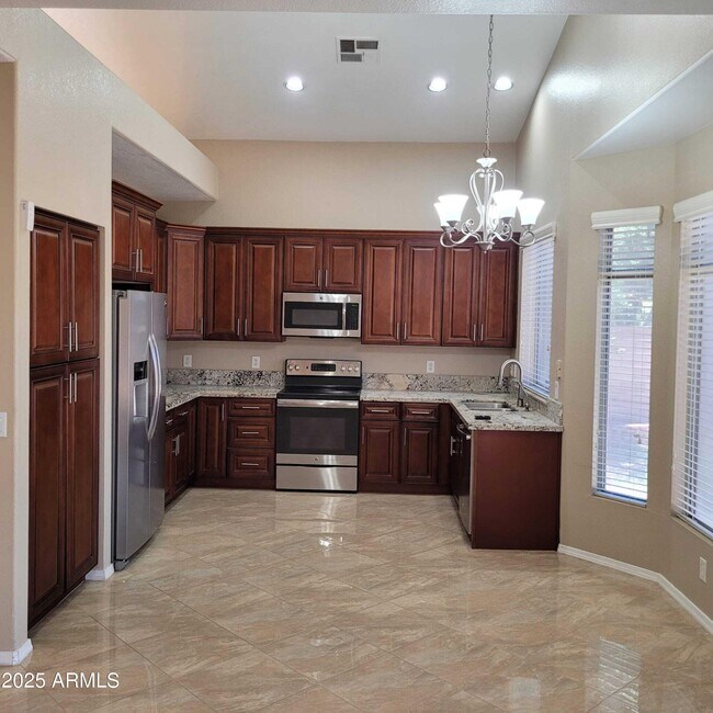 Foto del edificio - 832 N Benson Ln