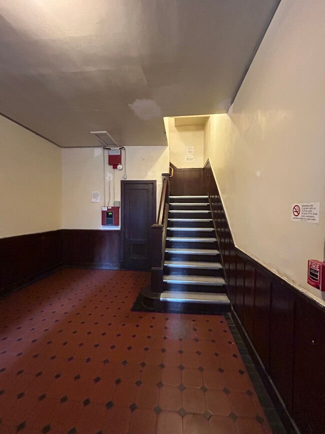 Building Photo - One Bedroom Apartment in the Heart of Hist...
