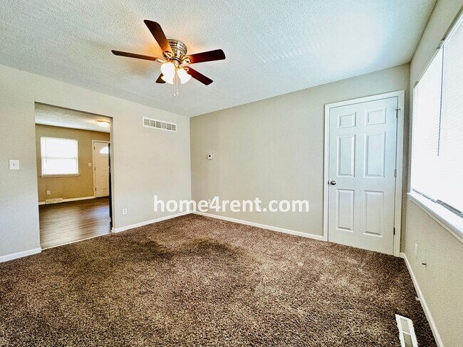Foto del edificio - Adorable Duplex Home in KCK w/ Stainless S...