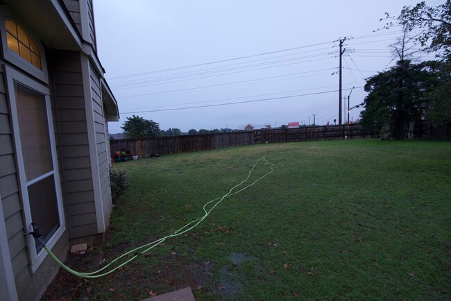 Building Photo - 3 Bedroom 2 Bath in South College Station,...