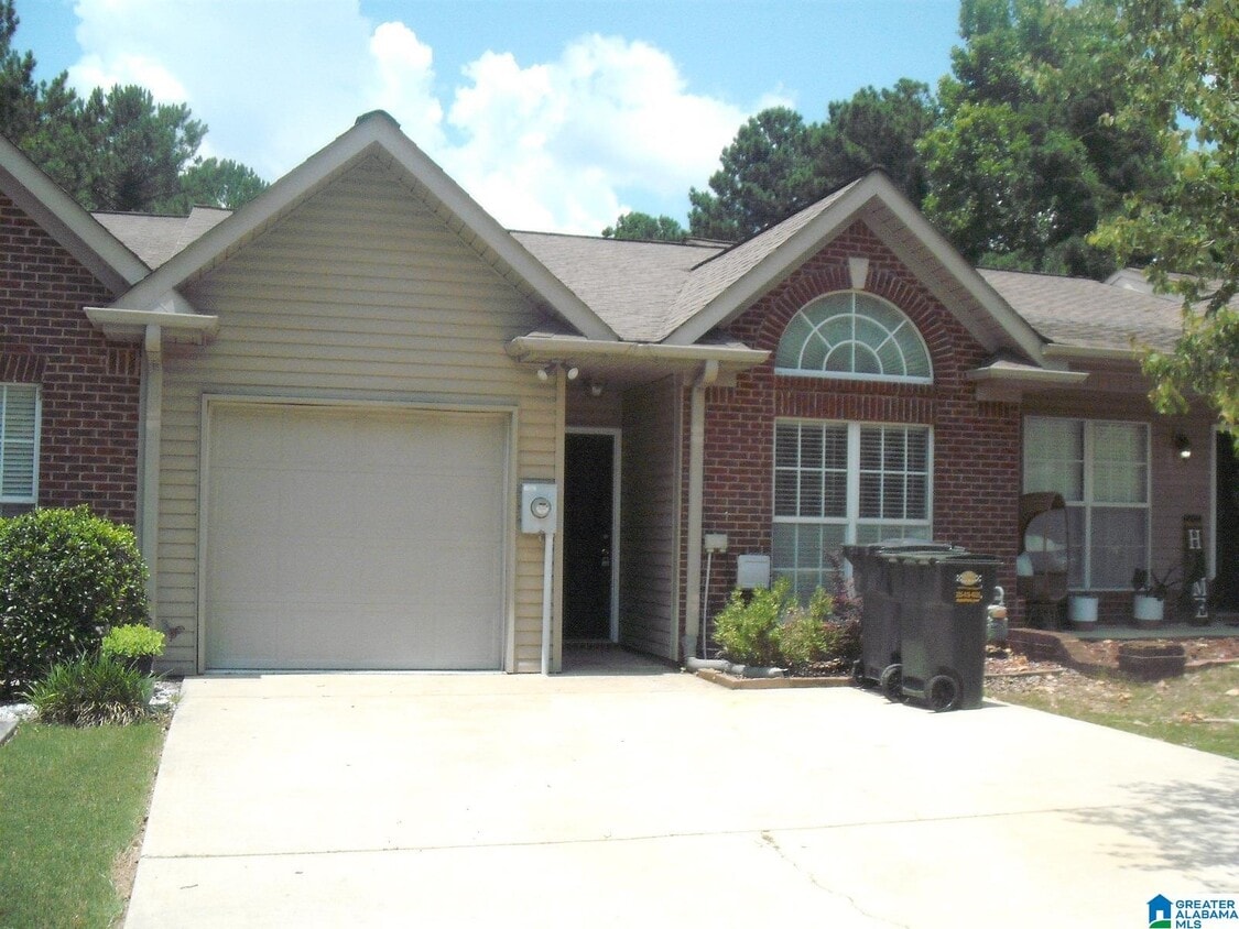 581 Cahaba Manor Dr, Pelham, AL 35124 Townhome Rentals in Pelham AL