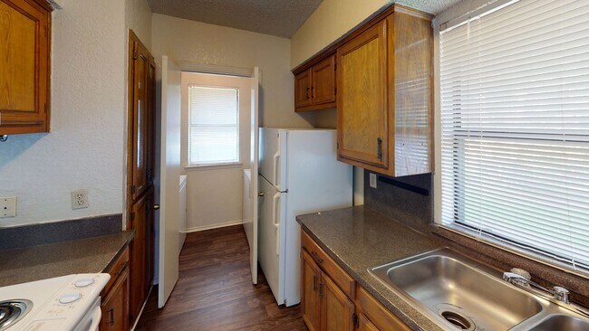 Foto del edificio - Bolivar Duplex - 2 Bedroom/2 Bath /2 Car Carport