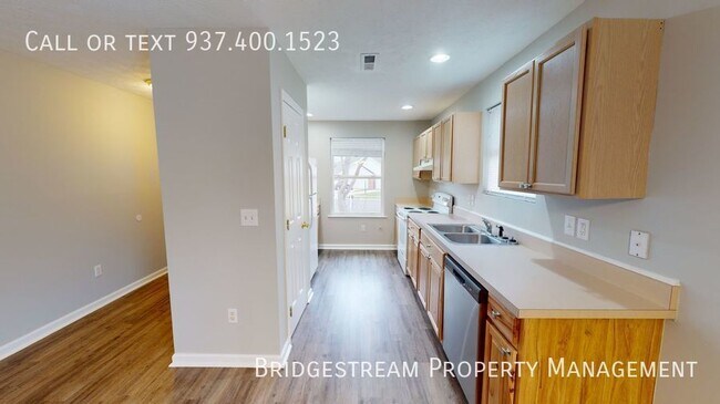 Building Photo - 3 Bed 2 Bath With Attached 2 Car Garage Du...