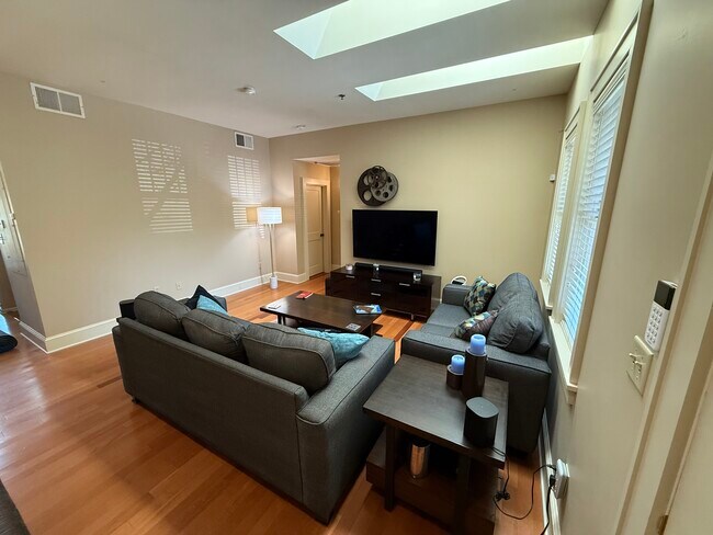 Foto del edificio - 10 Fall Pippin Ln