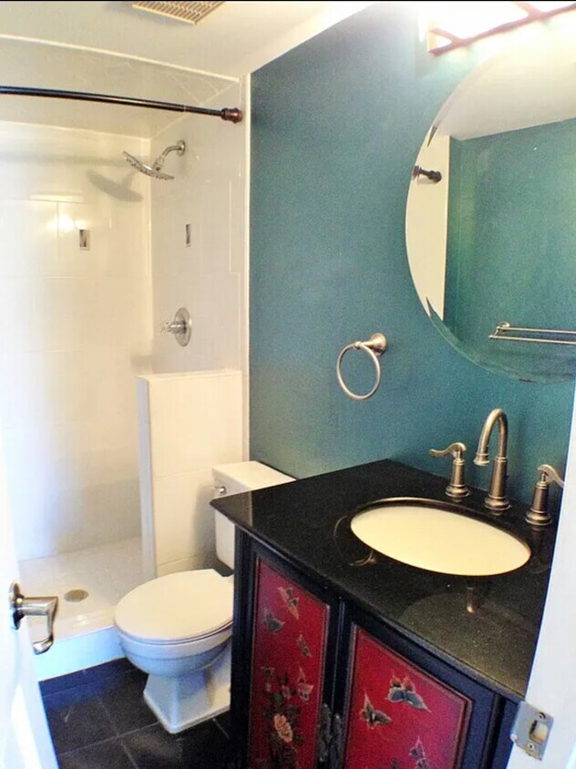 En Suite Bathroom - 315 Bantry Cross